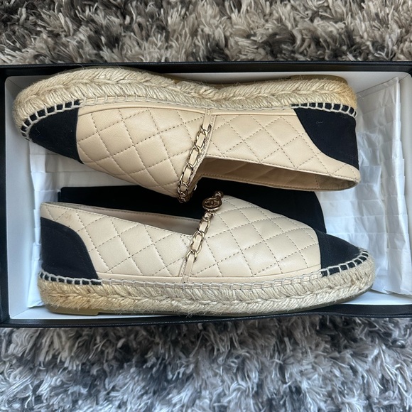 CHANEL Quilted Espadrilles, size 37, cream and black with gold accent - Picture 1 of 9
